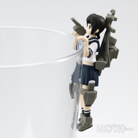 艦娘たちがコップのフチ子とコラボ