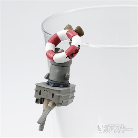 艦娘たちがコップのフチ子とコラボ