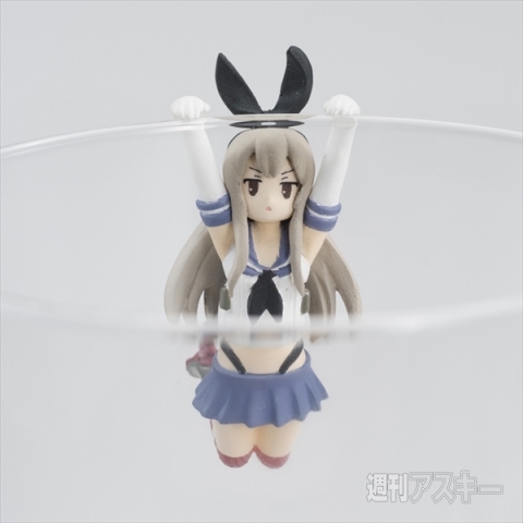 艦娘たちがコップのフチ子とコラボ
