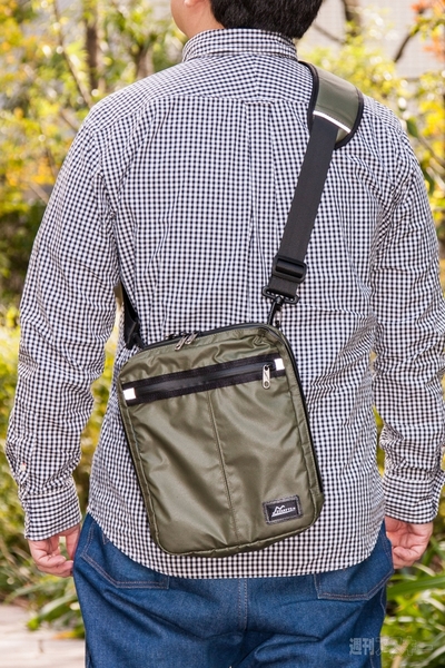 2WAYキャリーオンタブレットショルダー