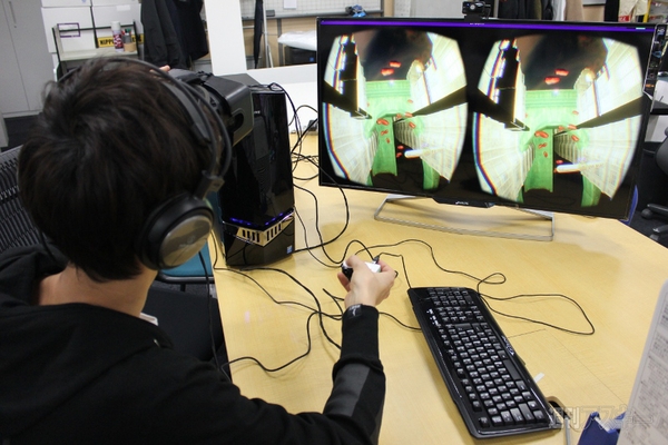 ハッチがOculusのセッティングに挑戦