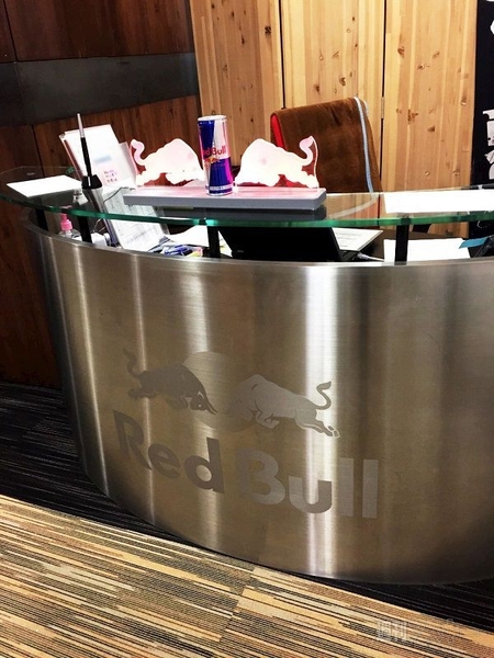 レッドブルオフィス