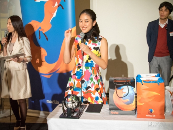 Firefoxスマホ『Fx0』を池澤あやかちゃんがレポート！