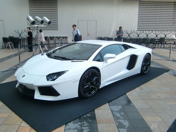 Aventador LP 700-4 Pirelli Editon