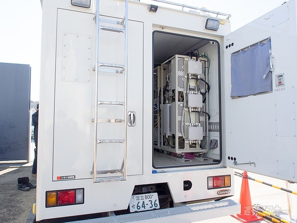 ソフトバンク移動基地局車