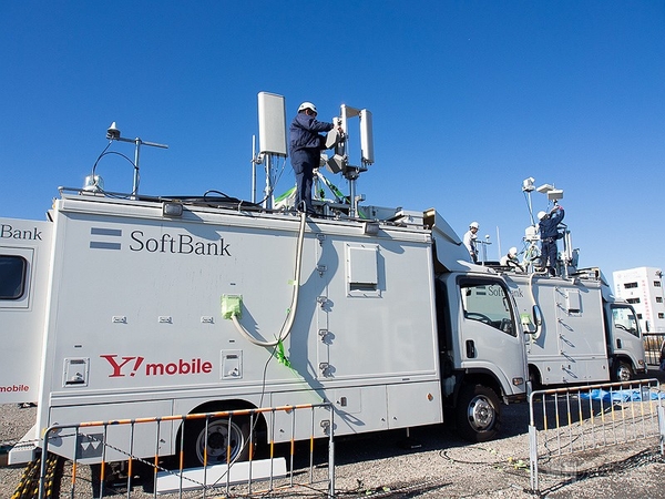 ソフトバンク移動基地局車