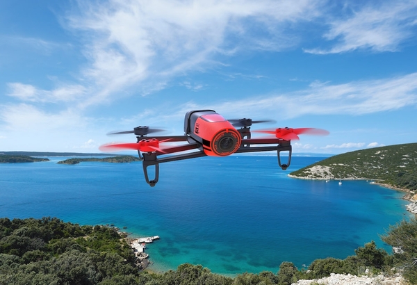 自撮り棒vs.ドローン！ セルフィーするならどっちがイイ？