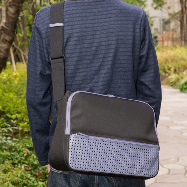 ひらくPCバッグ新色が登場！VAIOと週アスコラボのブラック×勝色が溜息