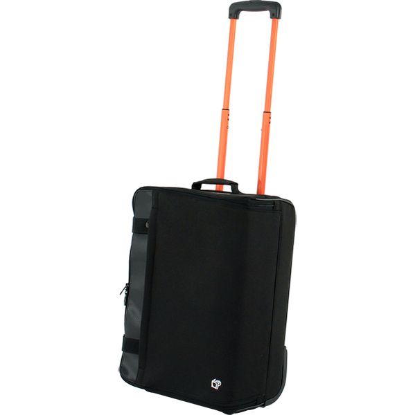 保管場所に困らない！ 機内持ち込みサイズの折りたためるスーツケース