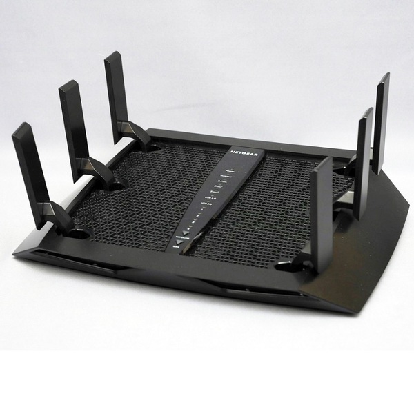 PC＆スマホ同時接続で真価を理解 6本アンテナの怪物ルーター