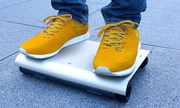 MacBook Airサイズの「クルマ」WalkCarが完全にやばい - 週刊アスキー