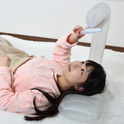 スマホ用エアバスピロー「お風呂でもちょっと持って手!」