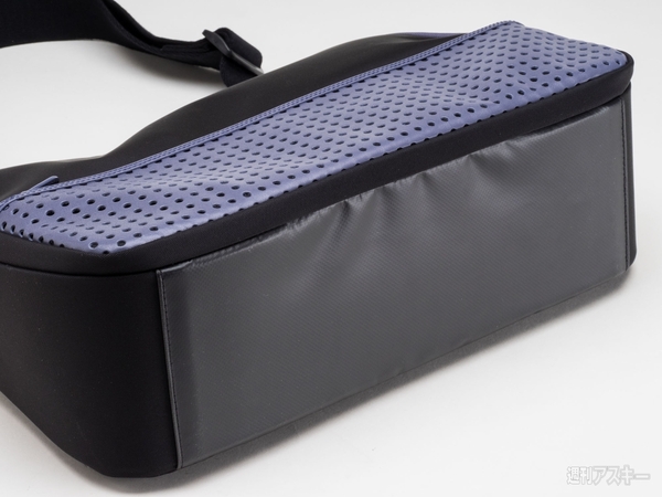 ひらくPCバッグ