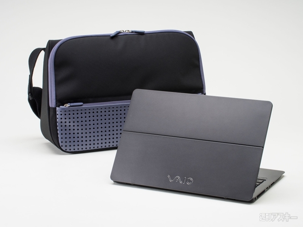 ひらくPCバッグ