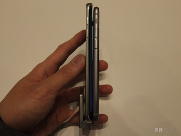 Galaxy S6 EdgeとiPhone比較