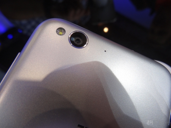 ZTEのスマホがアレにそっくり