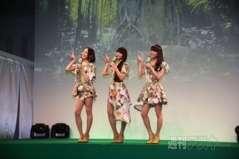 Perfume 香り 魅力の サッポロ グリーンアロマ Cmキャラに 発表会で美脚を披露 週刊アスキー