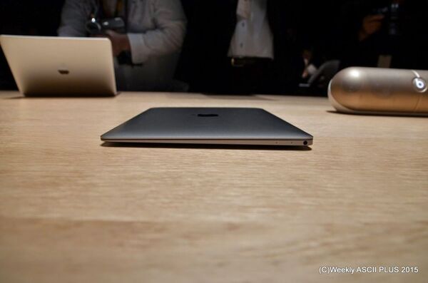 写真で見る12インチ新MacBookは3色展開で極薄となって登場