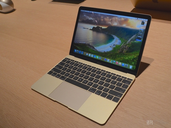 初の本体色ゴールド、感圧パッドの驚き 極薄MacBook 12インチRetina 