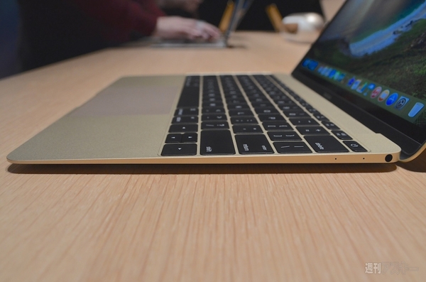 初の本体色ゴールド、感圧パッドの驚き 極薄MacBook 12インチRetina ...