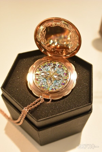 女子大生ウェアラブル