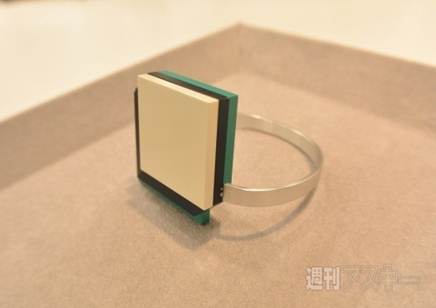 女子大生ウェアラブル