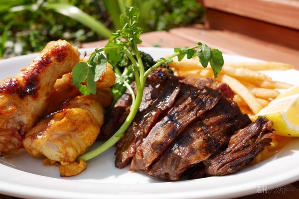 よなよな”ビアガーデン