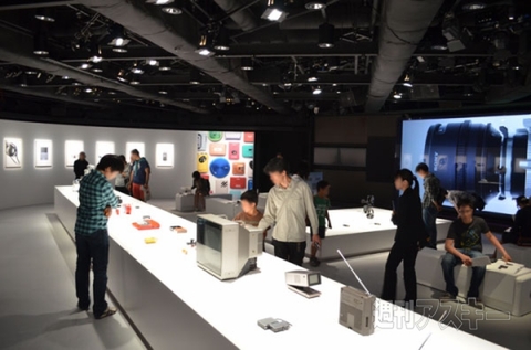 ソニー　デザイン　Xperia