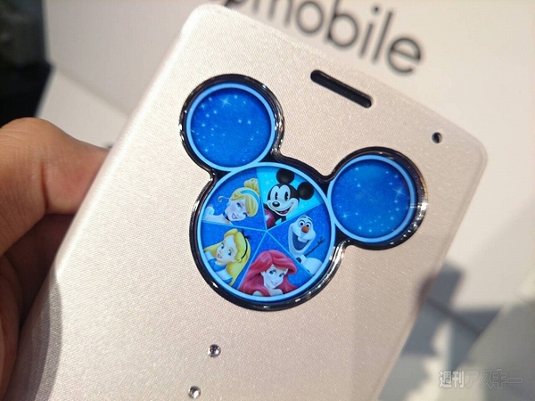 Disney Mobile Dm 01g スペシャルギミック満載の光るミッキーウィンドーが魅力 週刊アスキー