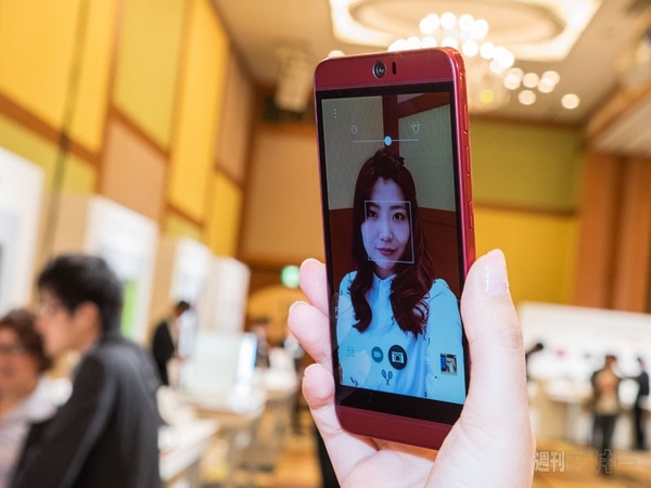 『HTC J butterfly HTV31』