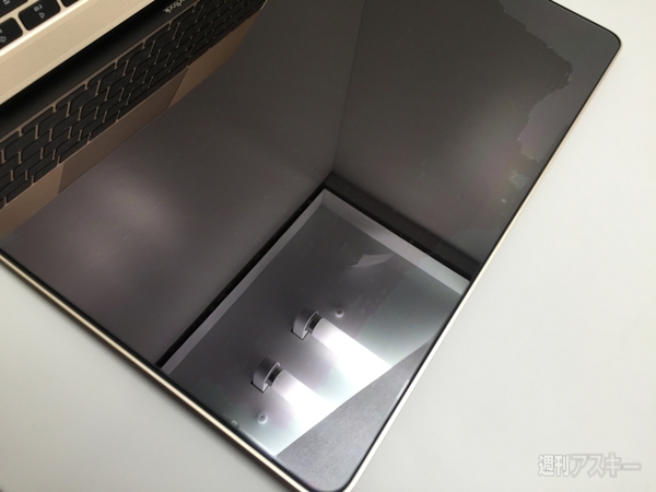 MacBook 12インチRetinaに強化ガラスを貼ってみた