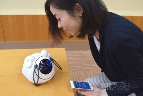 ドコモとタカラトミー共同開発のクラウド型ロボット