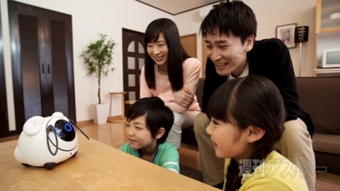 ドコモとタカラトミー共同開発のクラウド型ロボット