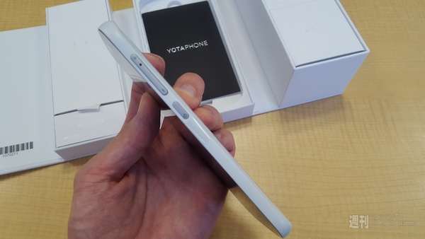 雪のように真っ白なYotaPhone2ホワイトモデル：週間リスキー