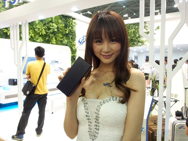 COMPUTEX スマホアクセサリー