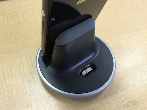 Xperia Z4、Galaxy S6で使えるクレードルを試す