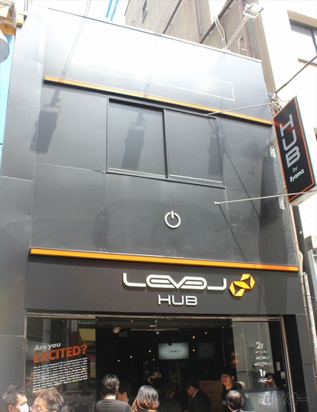 紗倉まなさんがピッチリ衣装で登場!?ユニットコム新ゲーミングブランド“LEVEL∞”発表会