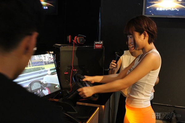 紗倉まなさんがピッチリ衣装で登場!?ユニットコム新ゲーミングブランド“LEVEL∞”発表会