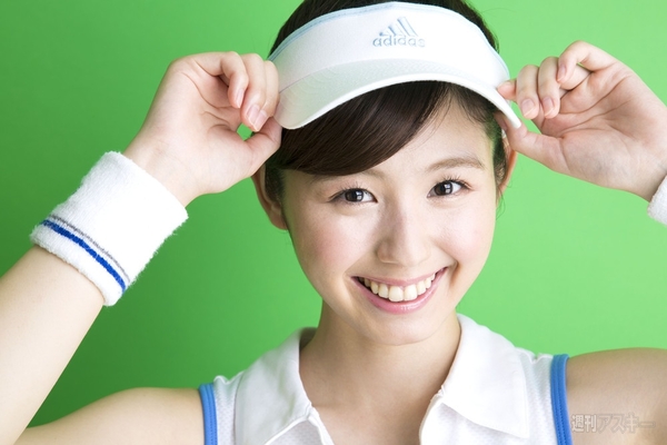 小池里奈「坂本監督と出会ってから自分が戦う羽目になりました(笑)」｜表紙の人