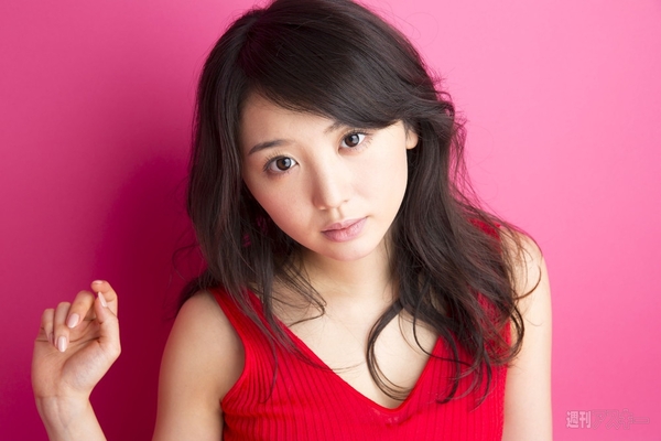 おのののか「今どきの女子高生を研究するために妹の友達を観察したりしました」｜表紙の人