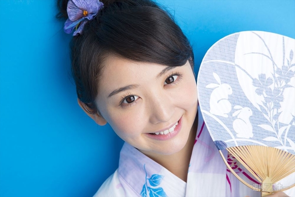 おのののか「夏はイカ焼きと ビールと野球ですよね」｜表紙の人