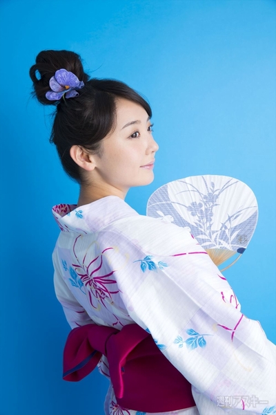 おのののか「夏はイカ焼きと ビールと野球ですよね」｜表紙の人