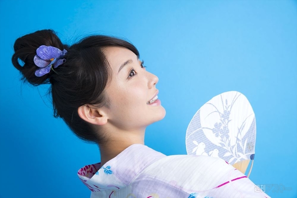 おのののか「夏はイカ焼きと ビールと野球ですよね」｜表紙の人