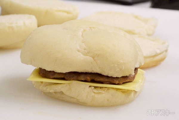 衝撃 モスの ぬれバーガー を食べてきた トロッとした新食感 週刊アスキー