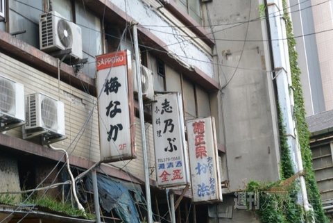 代々木に浮かび上がる東京の「九龍城」にある激安グルメ