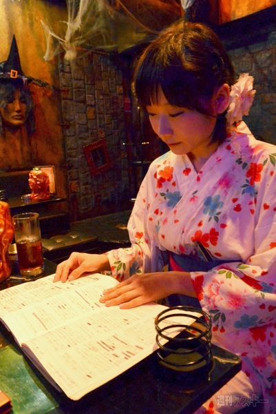 怪談ライブバー「スリラーナイト」