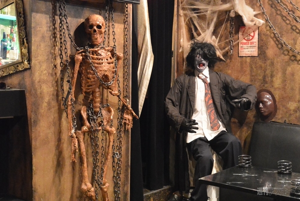 怪談ライブバー「スリラーナイト」