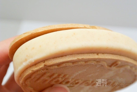 ハーゲンダッツ「マロングラッセ」のクリスピーサンド