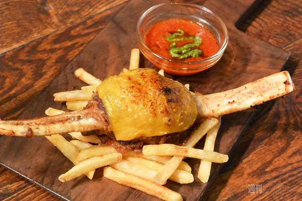 黄金マンガ肉カフェ