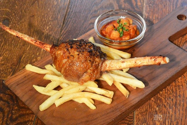 黄金マンガ肉カフェ